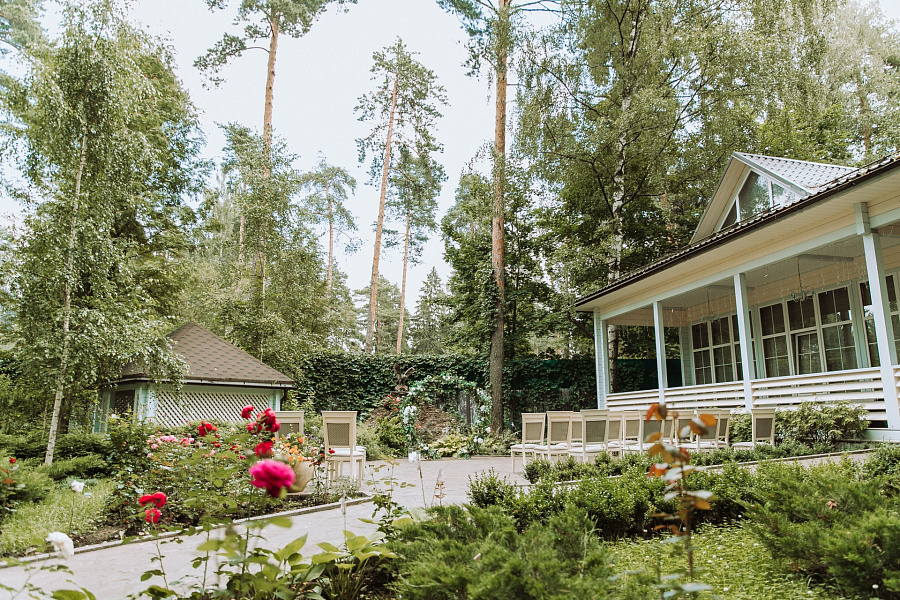 Веранда с камином