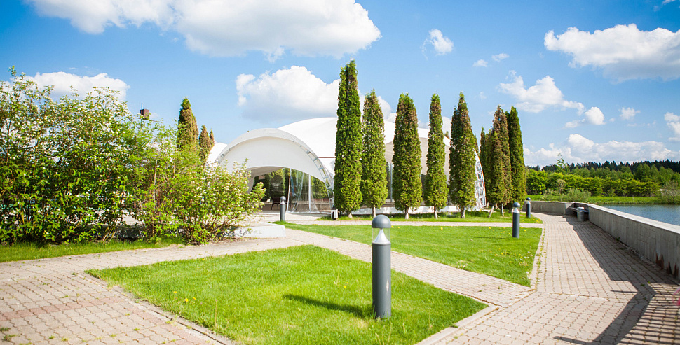 Шатёр у озера