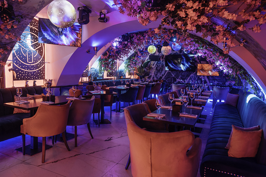 Зал шести Лун