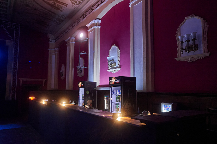 Основной зал