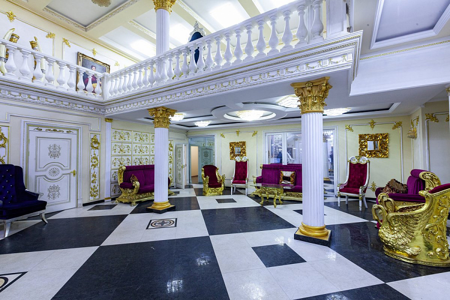 Суриков холл