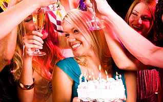 День рождения в ресторане: реальные примеры веселья!