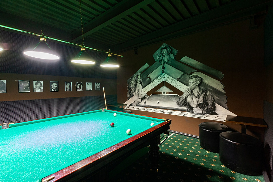 Бильярдный зал
