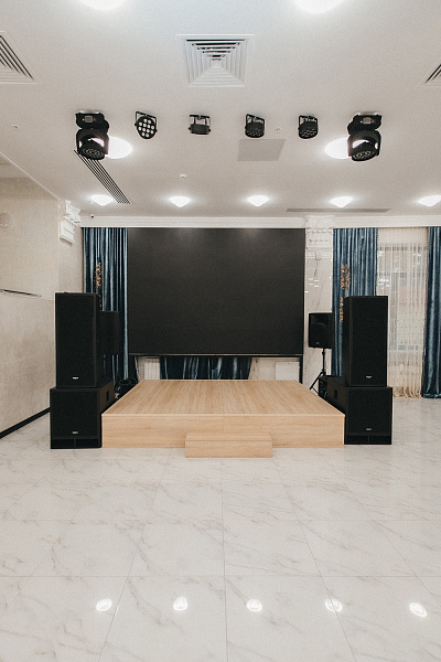 Основой банкетный зал