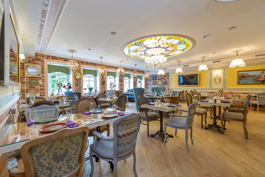 Основной зал