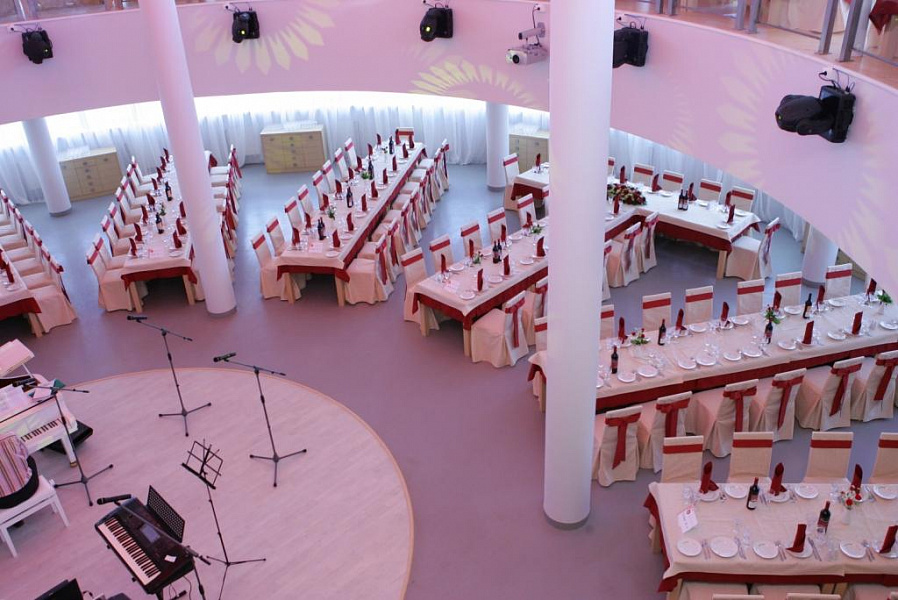 Основной зал